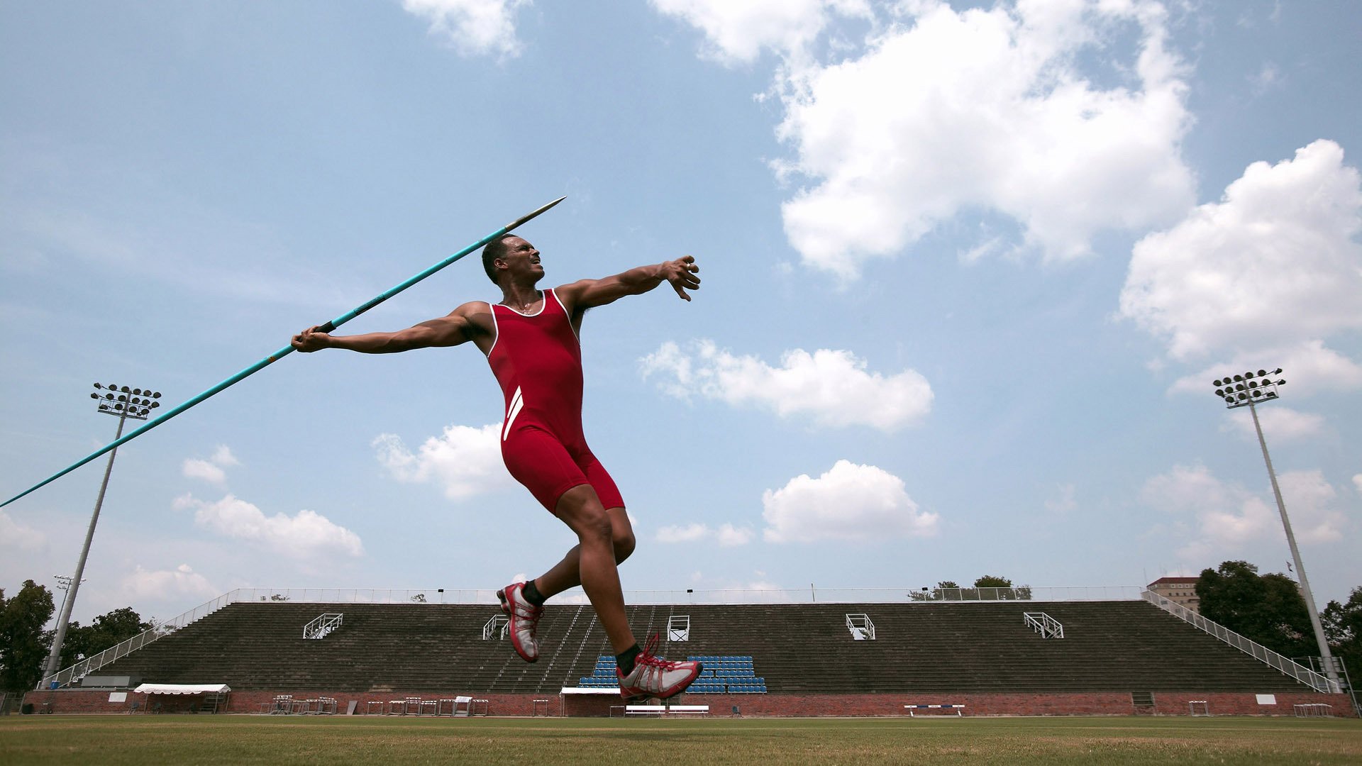 英超冠军争夺：关键时刻的英雄一瞬！，英超冠军的含金量